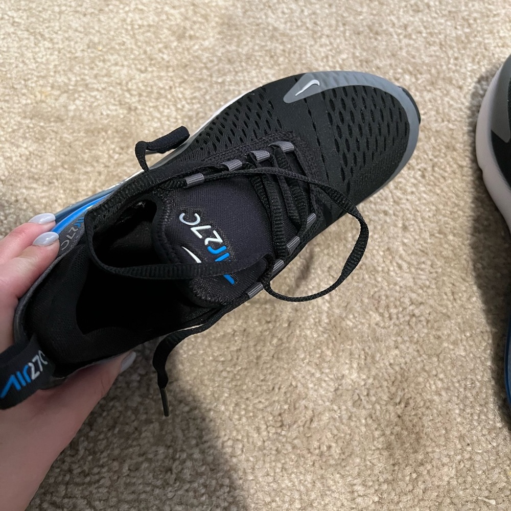 Hello! Selling these Nike Air Max 270